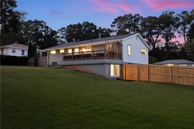 a view of a house with a yard