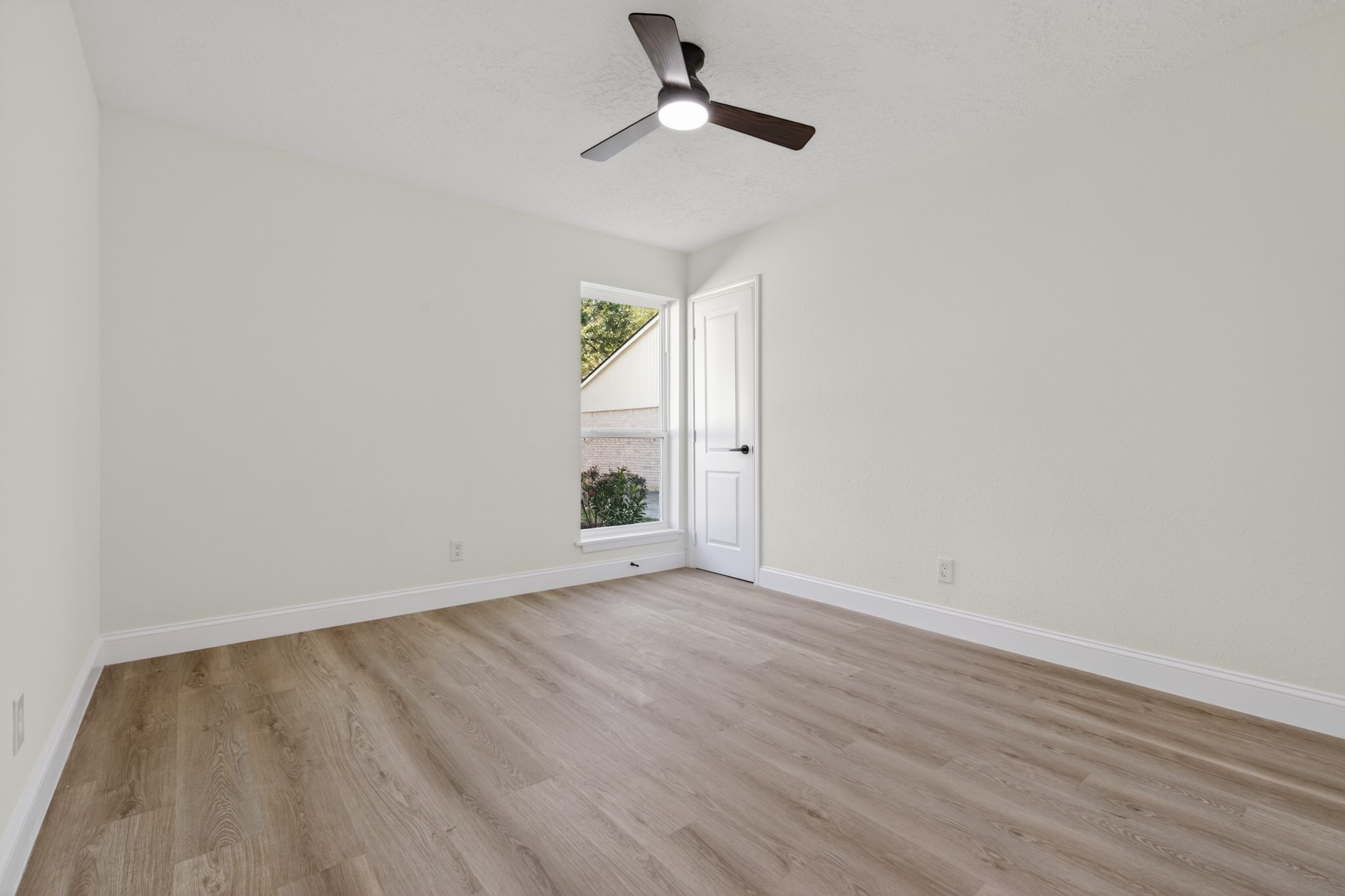 6207 Rollingbrook Drive Houston, TX 77096 - Photo 29 of 44