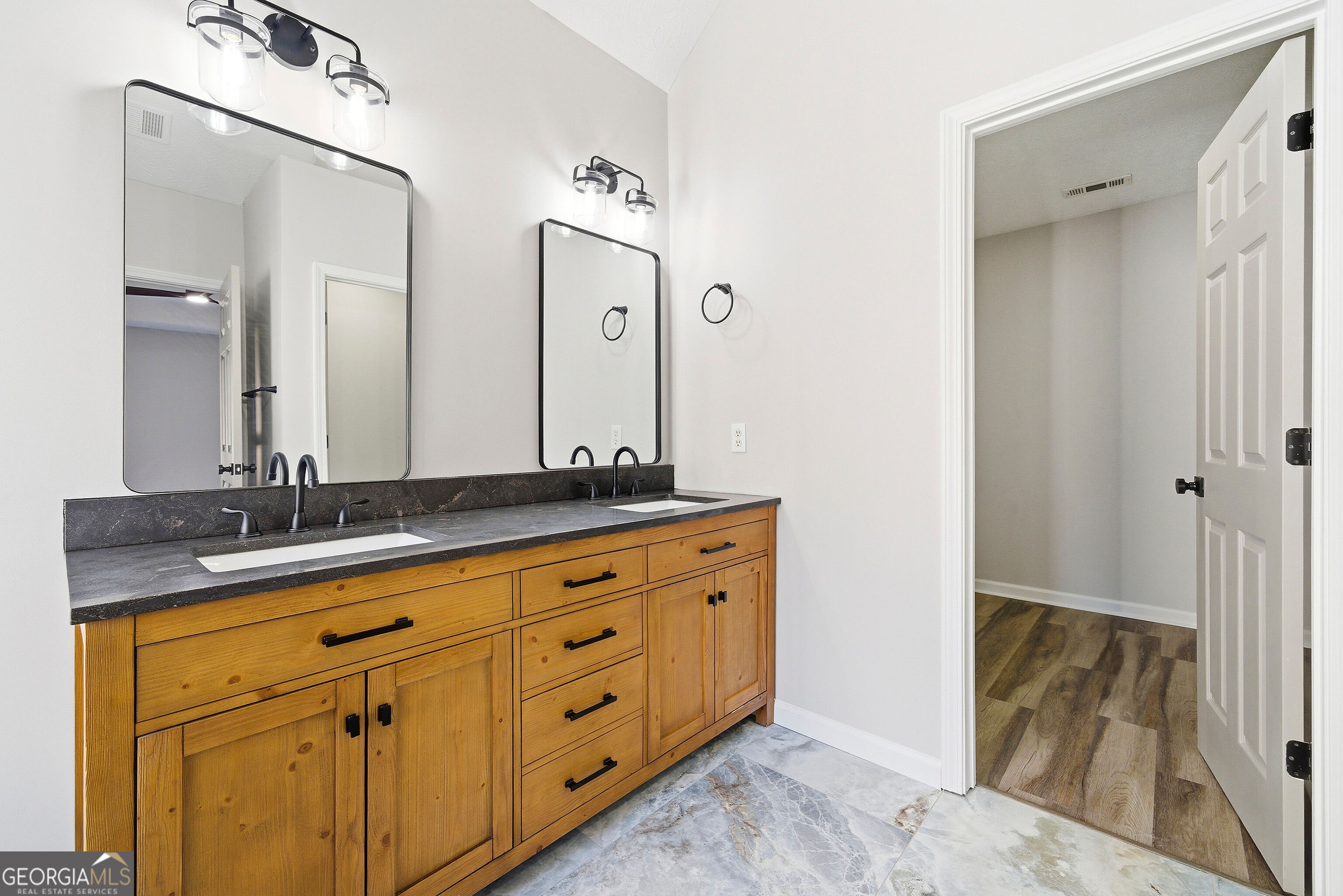 300 Emerald Way Senoia, GA 30276 - Photo 32 of 58