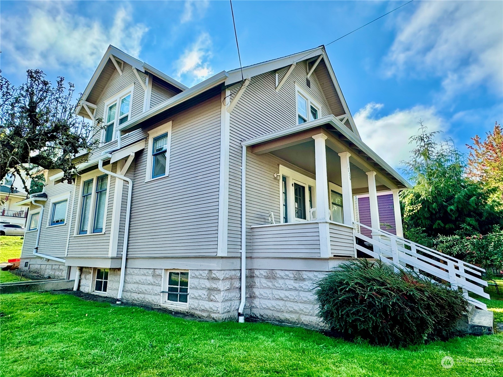 1636 Grant Street Bellingham, WA 98225 - Photo 4 of 33