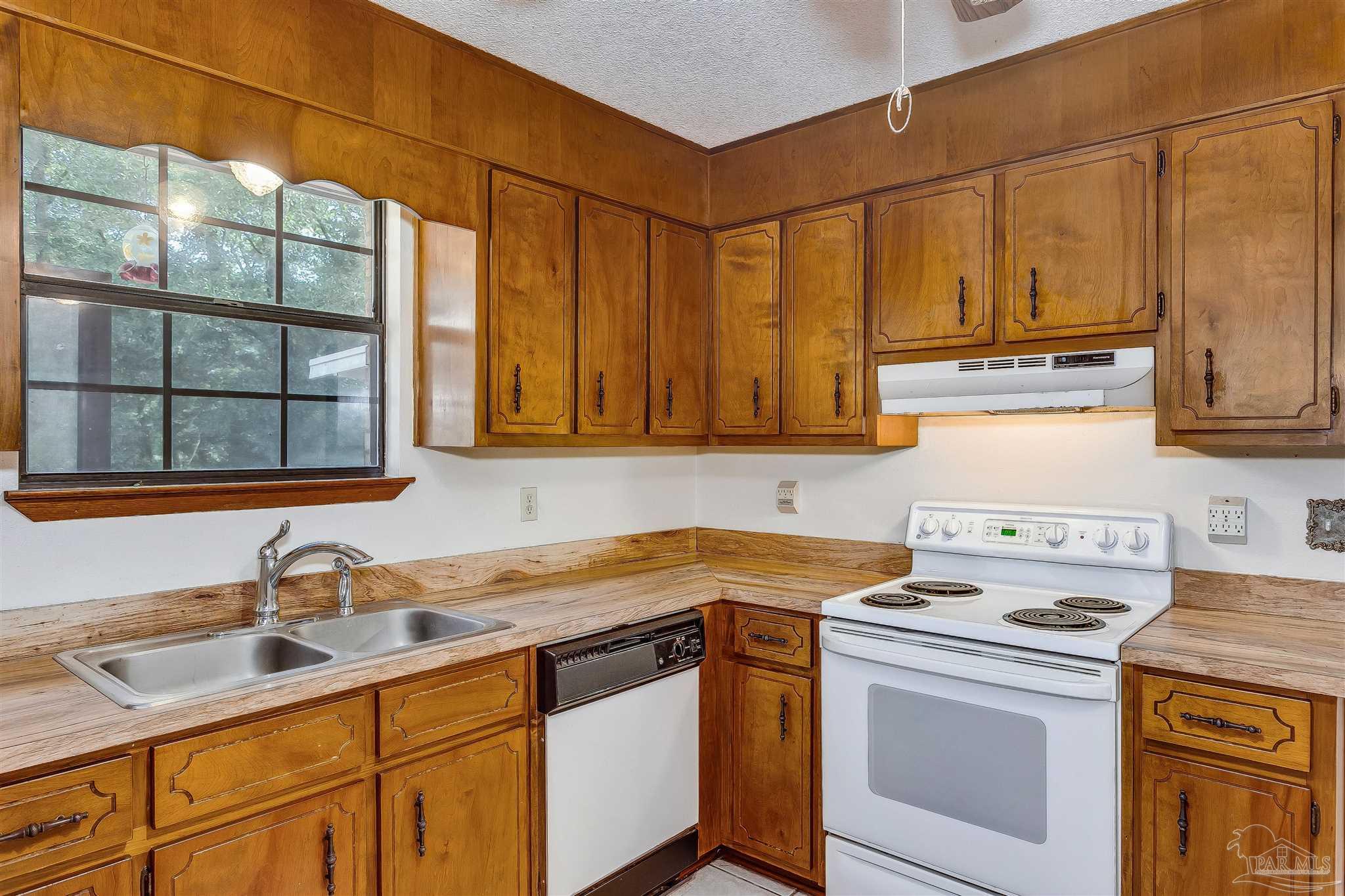 4562 Riley Road Milton, FL 32583 - Photo 8 of 19 Gallery Image 8