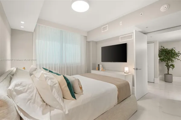 $8,000 | 6620 Indian Creek Drive, Unit 308, Miami Beach, FL 33141