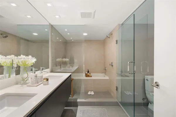 $8,000 | 6620 Indian Creek Drive, Unit 308, Miami Beach, FL 33141