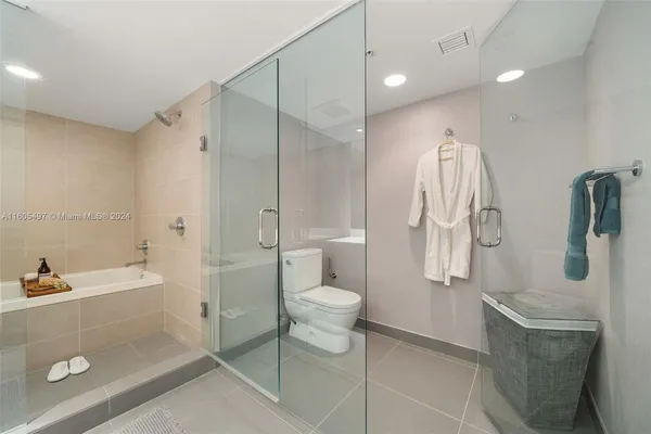 $8,000 | 6620 Indian Creek Drive, Unit 308, Miami Beach, FL 33141