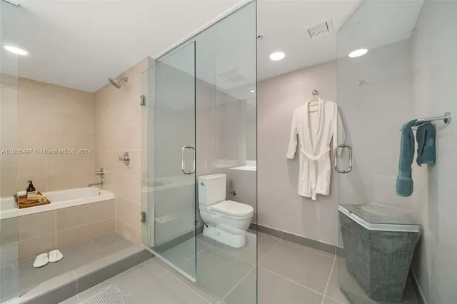 $8,000 | 6620 Indian Creek Drive, Unit 308, Miami Beach, FL 33141