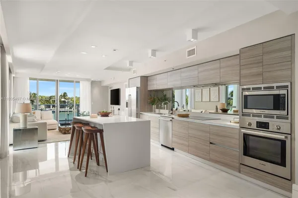 $8,000 | 6620 Indian Creek Drive, Unit 308, Miami Beach, FL 33141