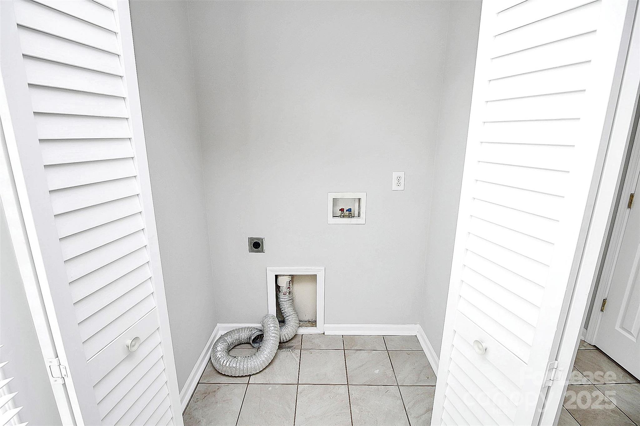 11263 Heritage Green Drive Cornelius, NC 28031 - Photo 15 of 32 a view of a room with table and chair