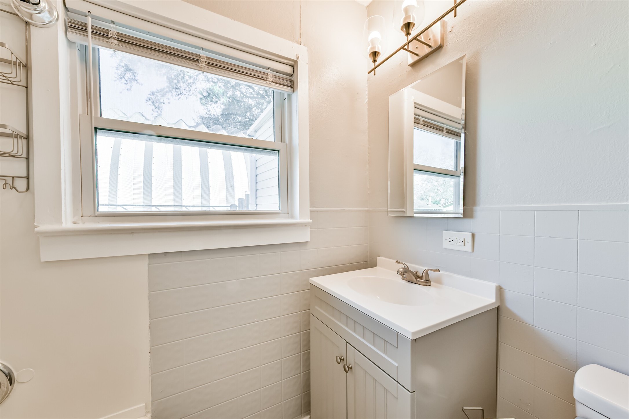 1021 Maple Street La Marque, TX 77568 - Photo 12 of 17 Bathroom