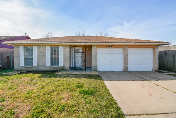 $1,700 | 4906 East Orem Drive, Houston, TX 77048