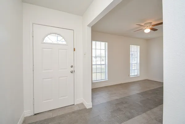 $1,700 | 4906 East Orem Drive, Houston, TX 77048