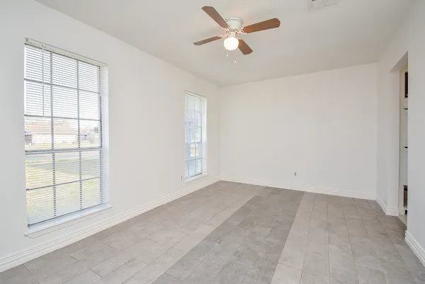 $1,700 | 4906 East Orem Drive, Houston, TX 77048