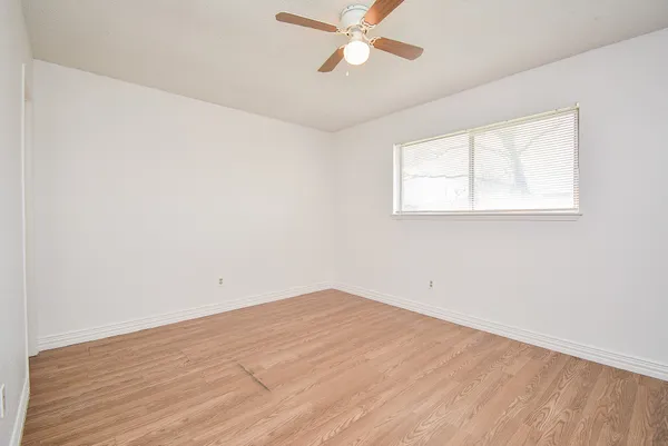 $1,700 | 4906 East Orem Drive, Houston, TX 77048