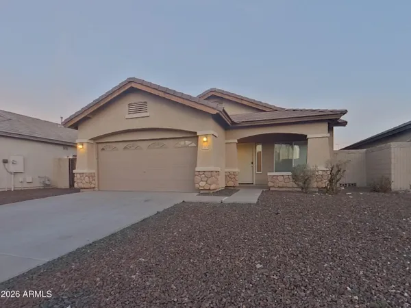 a view of a house with backyard