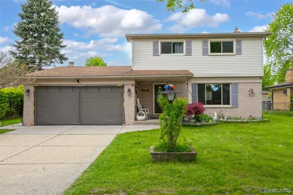 $325,000 | 30615 Scrivo Drive, Warren, MI 48092