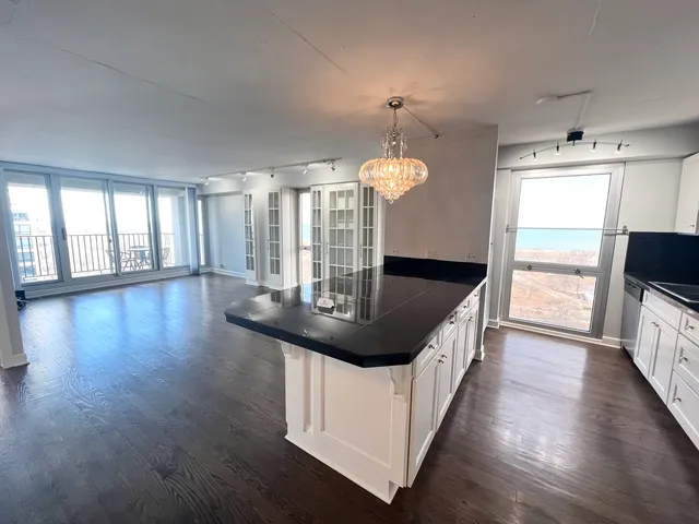 $3,250 | 1960 North Lincoln Park West, Unit 1910, Chicago, IL 60614