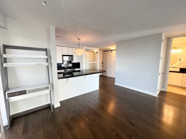 $3,250 | 1960 North Lincoln Park West, Unit 1910, Chicago, IL 60614