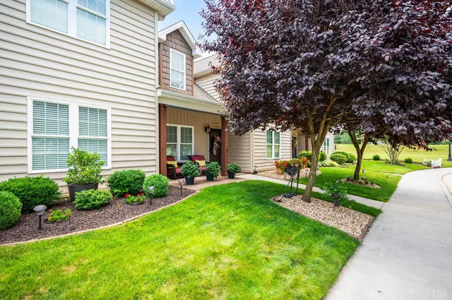 a view of a house with a backyard