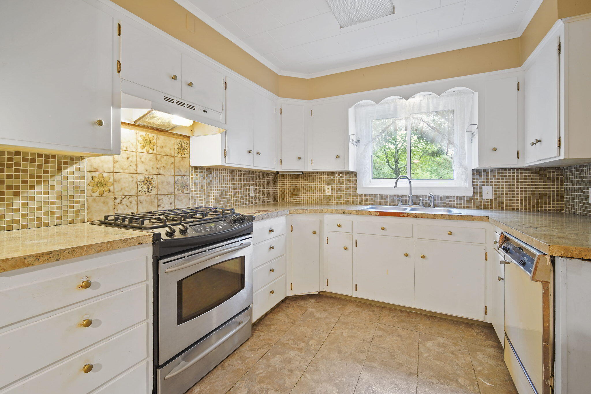 9991 King Road Spring Arbor, MI 49283 - Photo 9 of 41 DSC07556