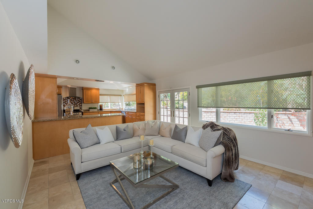 20145 Ruston Road Woodland Hills, CA 91364 - Photo 21 of 54 Family Room/Kitchen