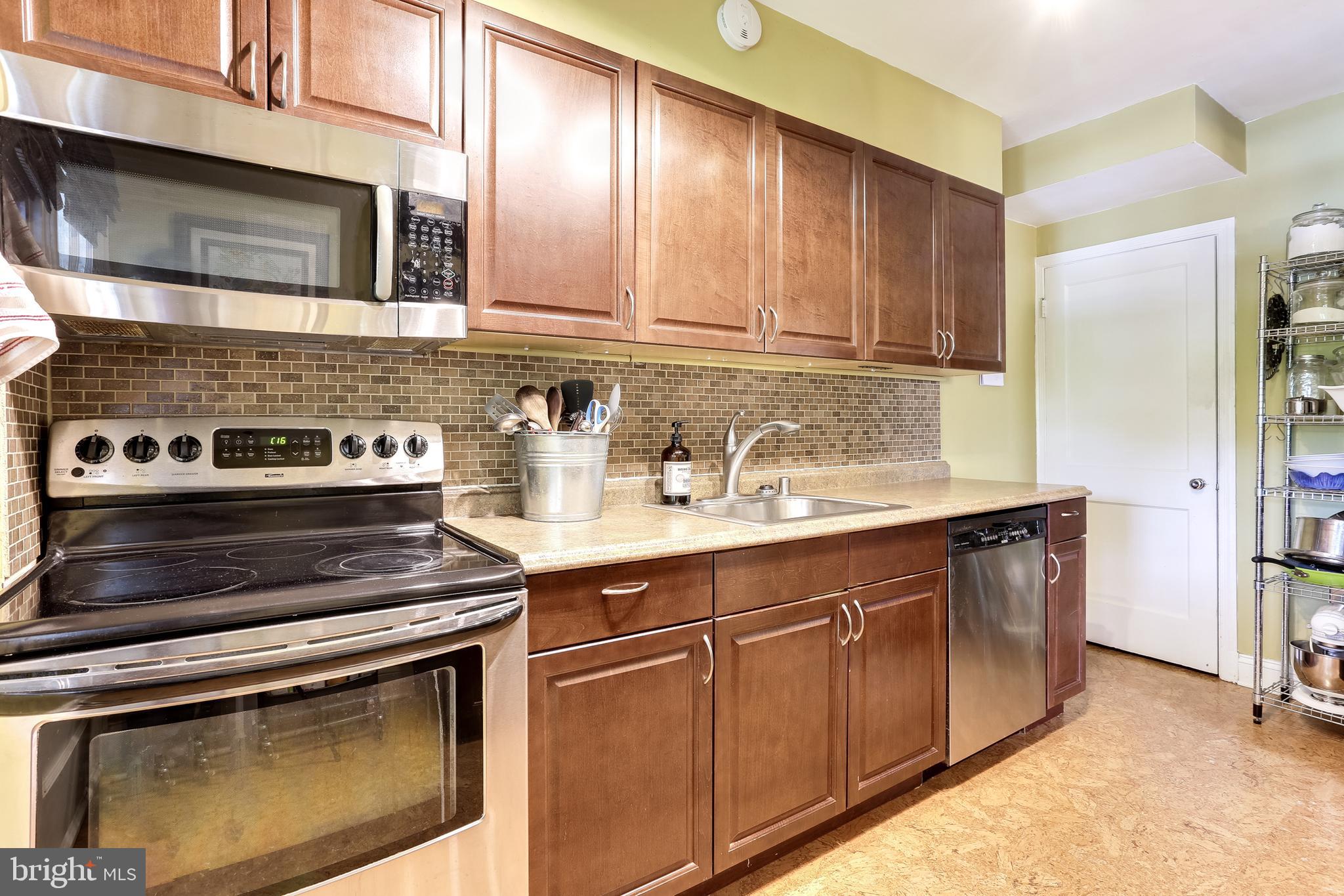 173 Cherrydell Road Baltimore, MD 21228 - Photo 11 of 29 Kitchen w/ Built-In Microwave & Electric Cooking