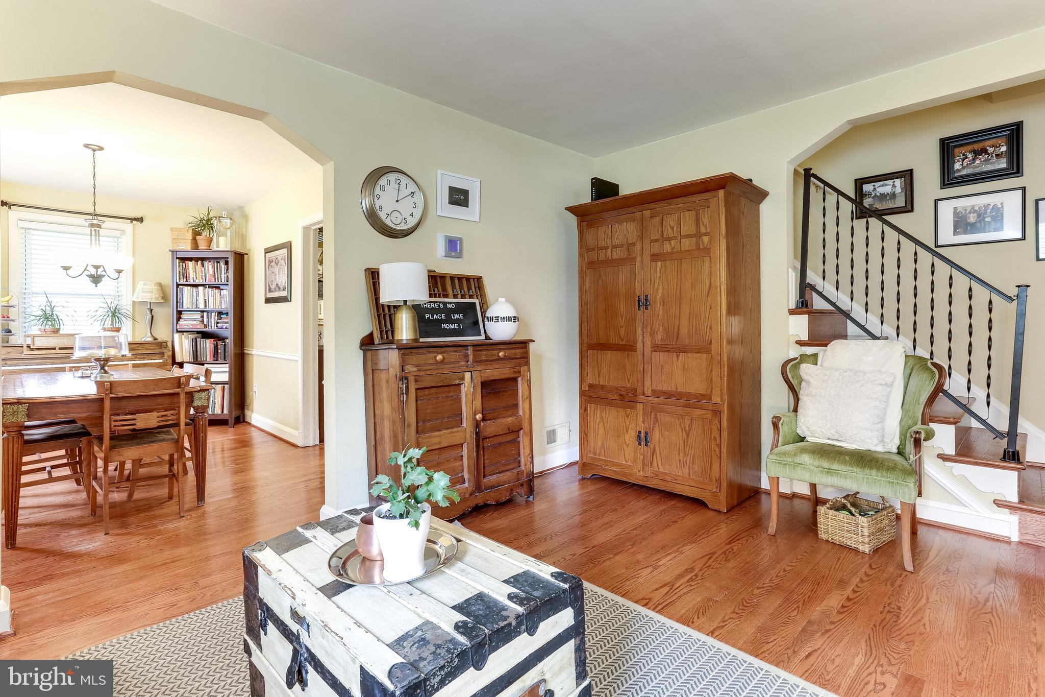 173 Cherrydell Road Baltimore, MD 21228 - Photo 6 of 29 Living Room with Arch entrance to Dining Room