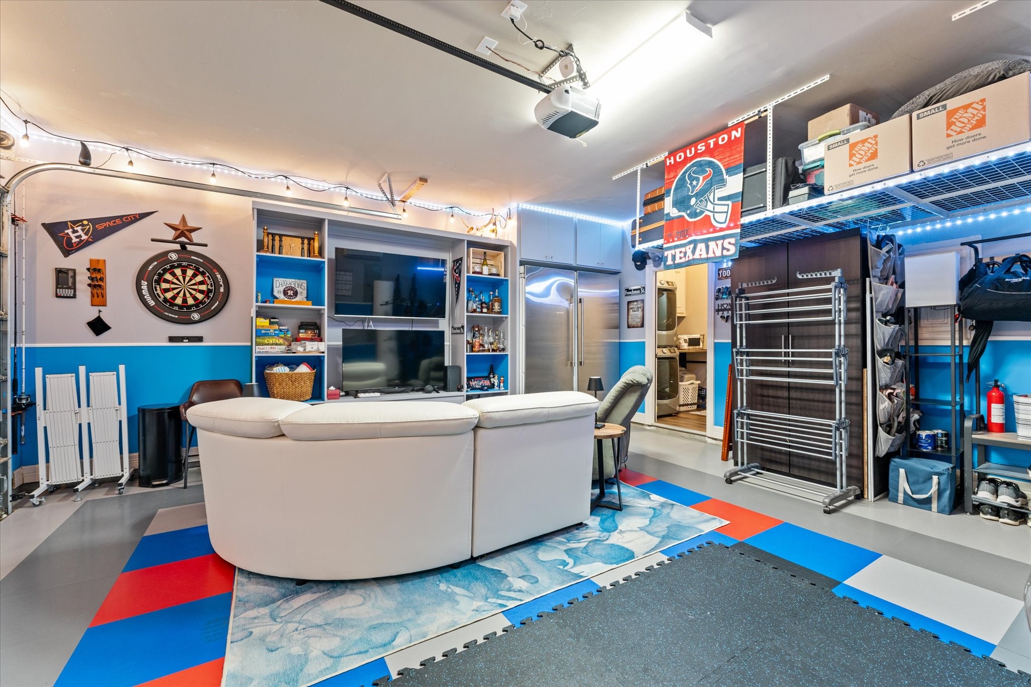 226 Capetown Conroe, TX 77356 - Photo 17 of 36 a living room with furniture and a table