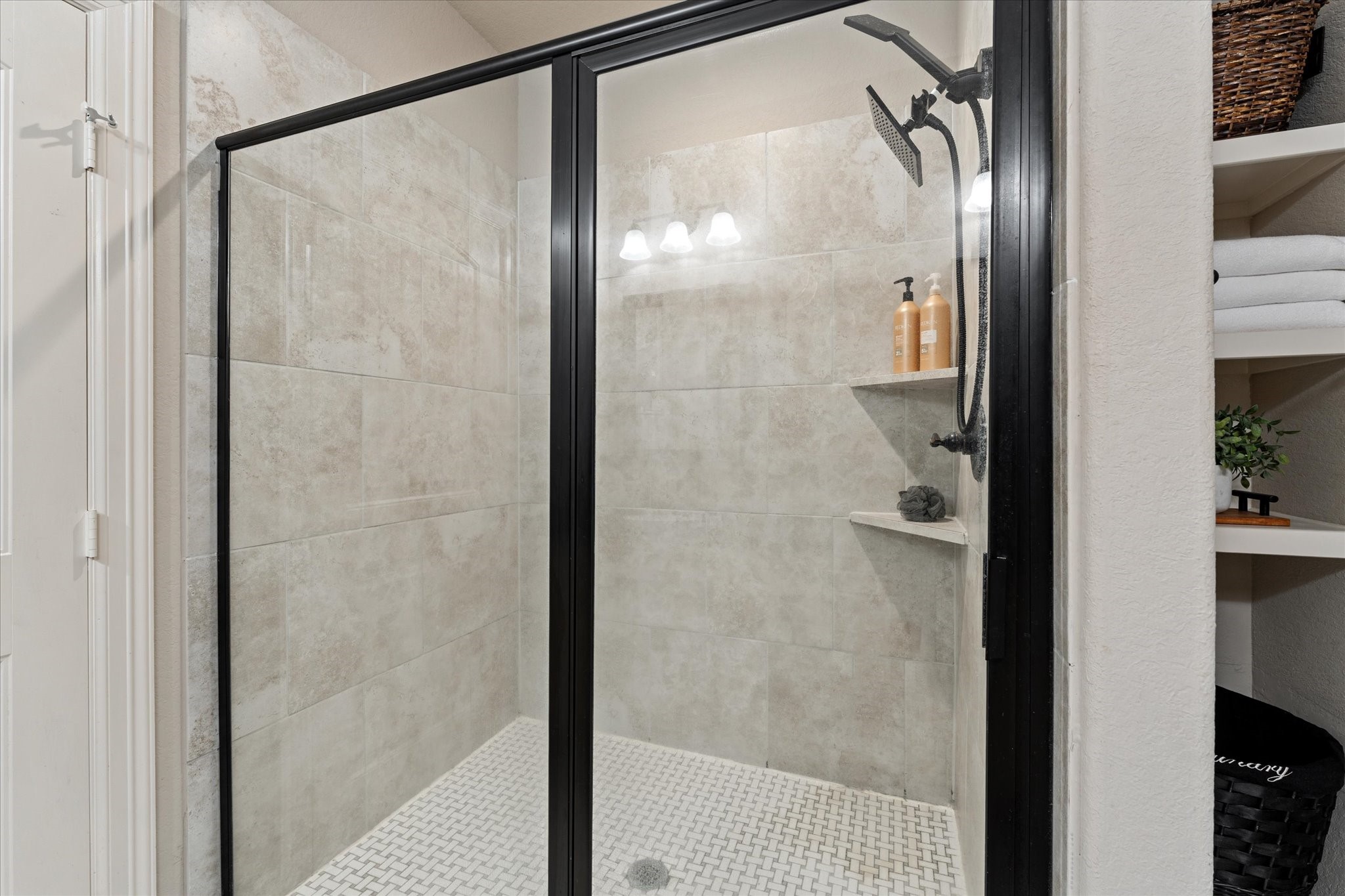 226 Capetown Conroe, TX 77356 - Photo 24 of 36 a bathroom with a glass shower door