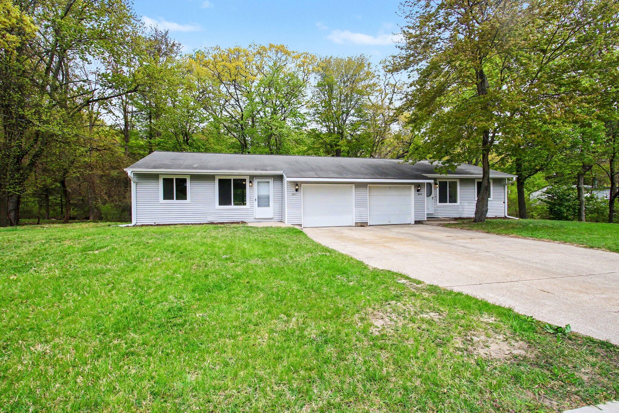16229 Taft Road Spring Lake, MI 49456 - Photo 4 of 34 004_file_2524