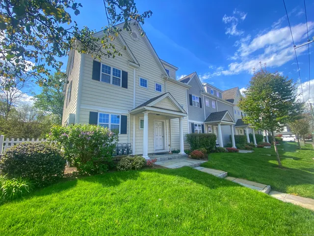 $2,895 | 15 Arch Street, Unit B8, Norwalk, CT 06850