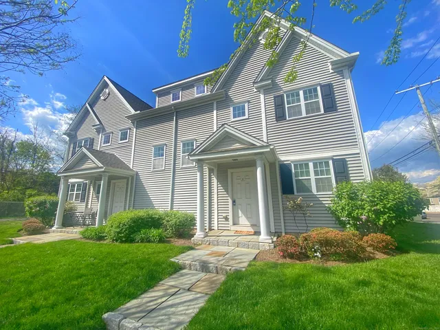 $2,895 | 15 Arch Street, Unit B8, Norwalk, CT 06850