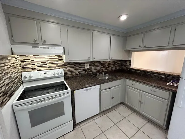 $2,050 | 8000 Fairview Drive, Unit 102, Tamarac, FL 33321