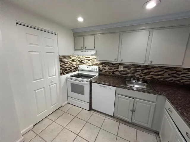 $2,050 | 8000 Fairview Drive, Unit 102, Tamarac, FL 33321