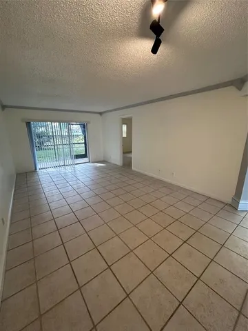 $2,050 | 8000 Fairview Drive, Unit 102, Tamarac, FL 33321