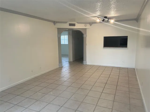 $2,050 | 8000 Fairview Drive, Unit 102, Tamarac, FL 33321