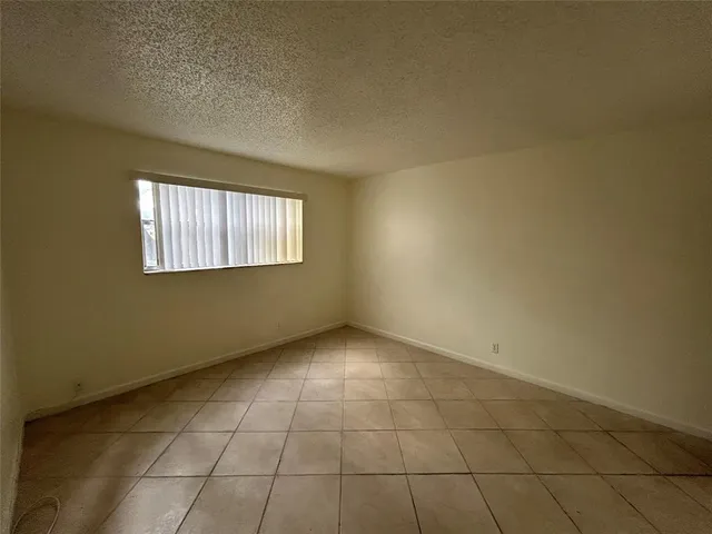 $2,050 | 8000 Fairview Drive, Unit 102, Tamarac, FL 33321