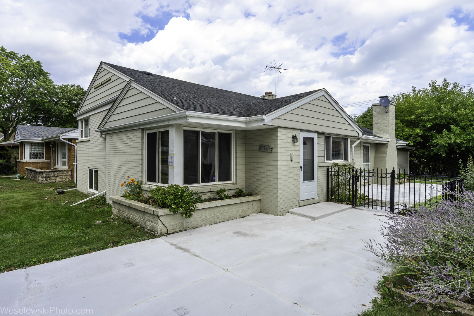 7261 East Prairie Road Lincolnwood, IL 60712 - Photo 1 of 38 Gallery Image 1