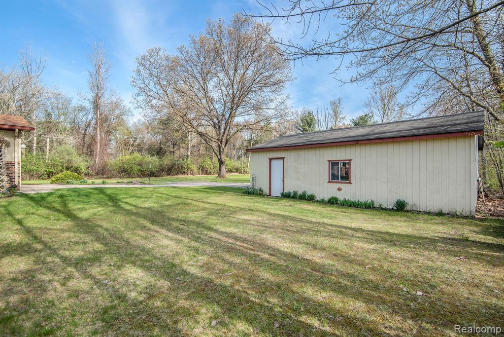 11093 Linden Road Fenton, MI 48430 - Photo 31 of 36