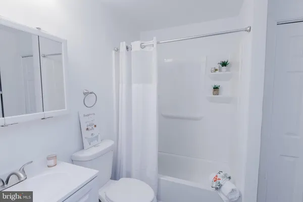 $494,900 | 21 Velvet Lane, Levittown, PA 19054