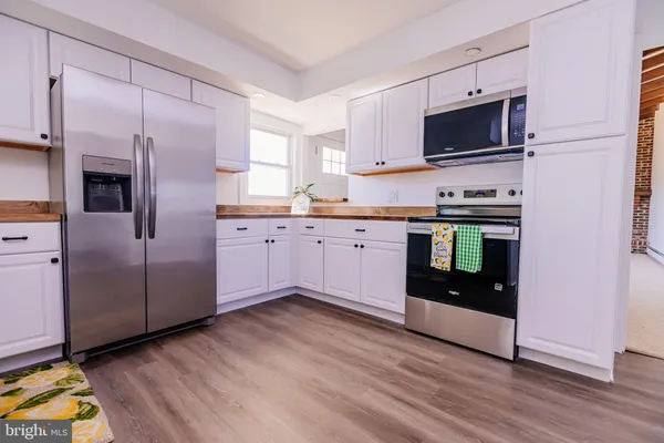 $494,900 | 21 Velvet Lane, Levittown, PA 19054