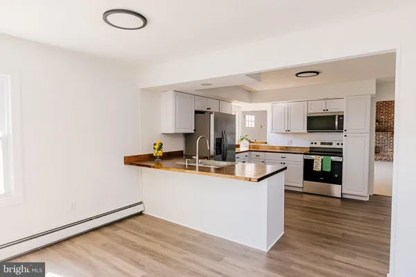 $494,900 | 21 Velvet Lane, Levittown, PA 19054
