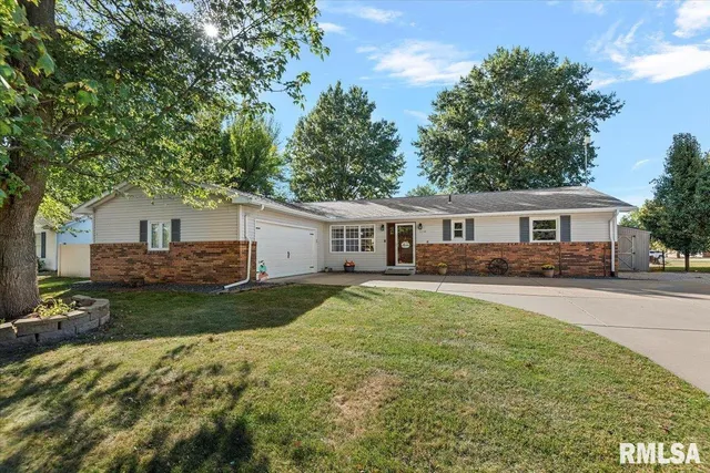 $219,900 | 114 Velda Street, Farmersville, IL 62533