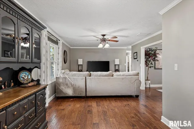 $219,900 | 114 Velda Street, Farmersville, IL 62533