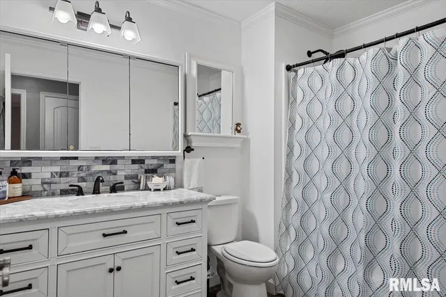 $219,900 | 114 Velda Street, Farmersville, IL 62533