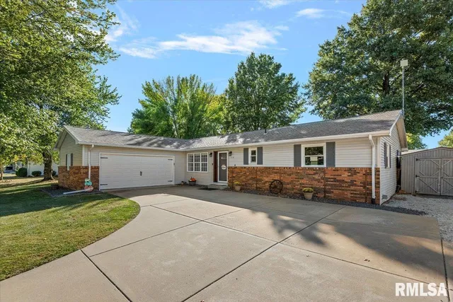 $219,900 | 114 Velda Street, Farmersville, IL 62533