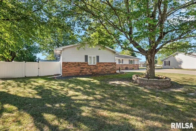 $219,900 | 114 Velda Street, Farmersville, IL 62533