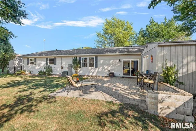 $219,900 | 114 Velda Street, Farmersville, IL 62533