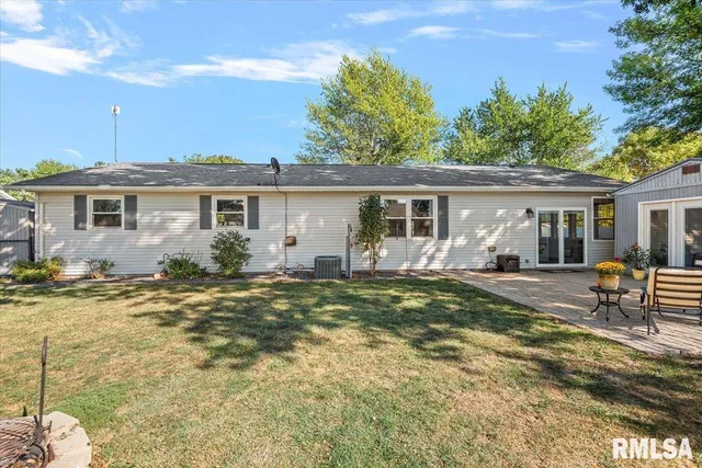 $219,900 | 114 Velda Street, Farmersville, IL 62533