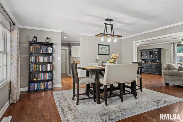 $219,900 | 114 Velda Street, Farmersville, IL 62533