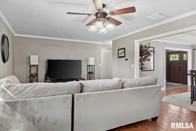 $219,900 | 114 Velda Street, Farmersville, IL 62533