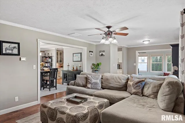 $219,900 | 114 Velda Street, Farmersville, IL 62533